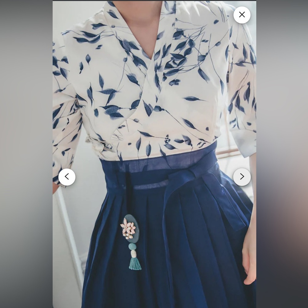 Beautiful Hanbok two piece dress and skirt like new